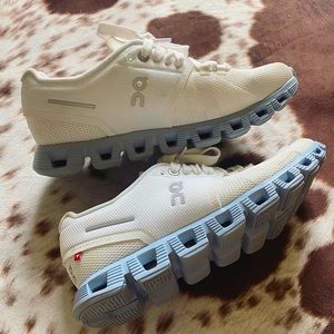 On Clouds. Size 7. Great condition.